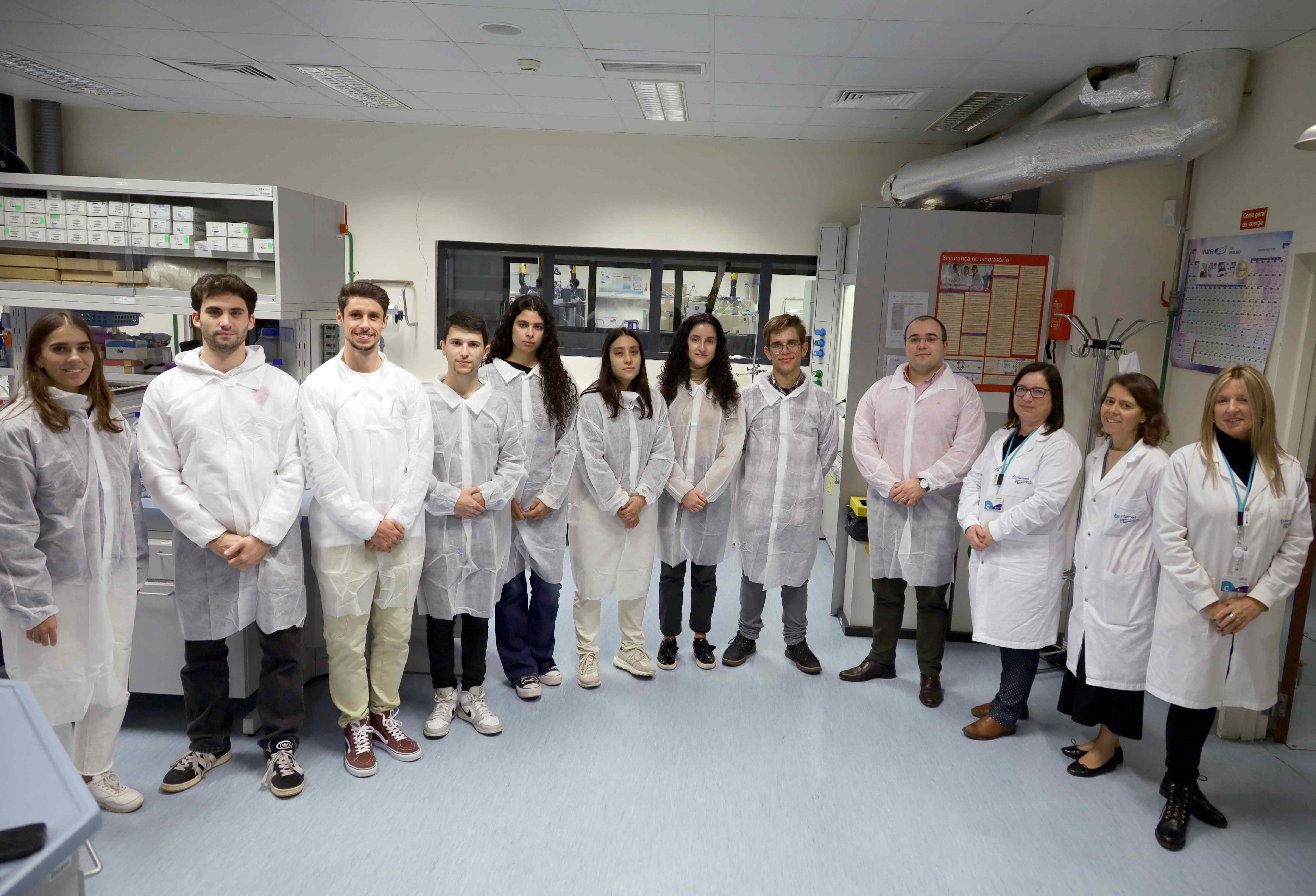 No dia 16 de dezembro de 2025, o INFARMED, I.P. recebeu a visita de um grupo de estudantes do curso de Mestrado Integrado em Ciências Farmacêuticas da Universidade do Algarve