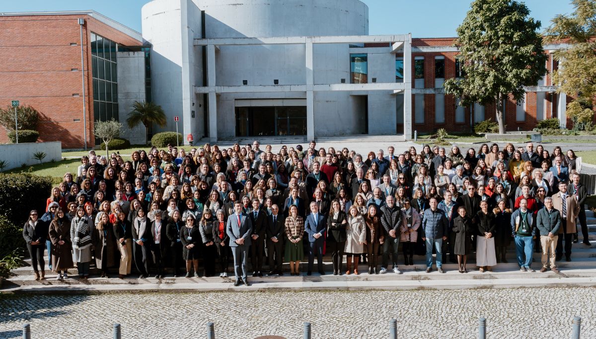 Foto de grupo colaboradores + CD + SGMS