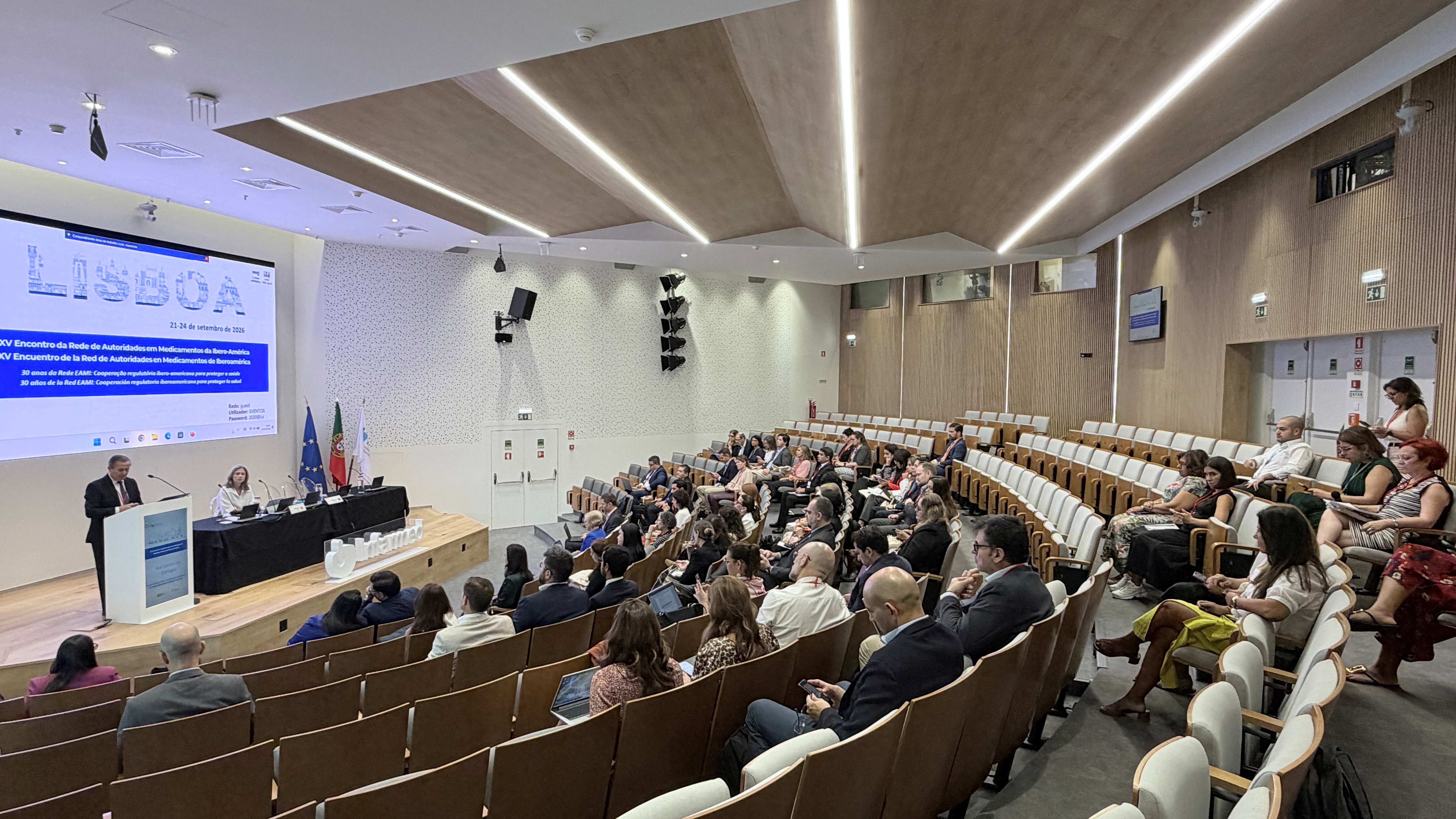 Auditório do Infarmed durante o arranque do encontro da rede EAMI