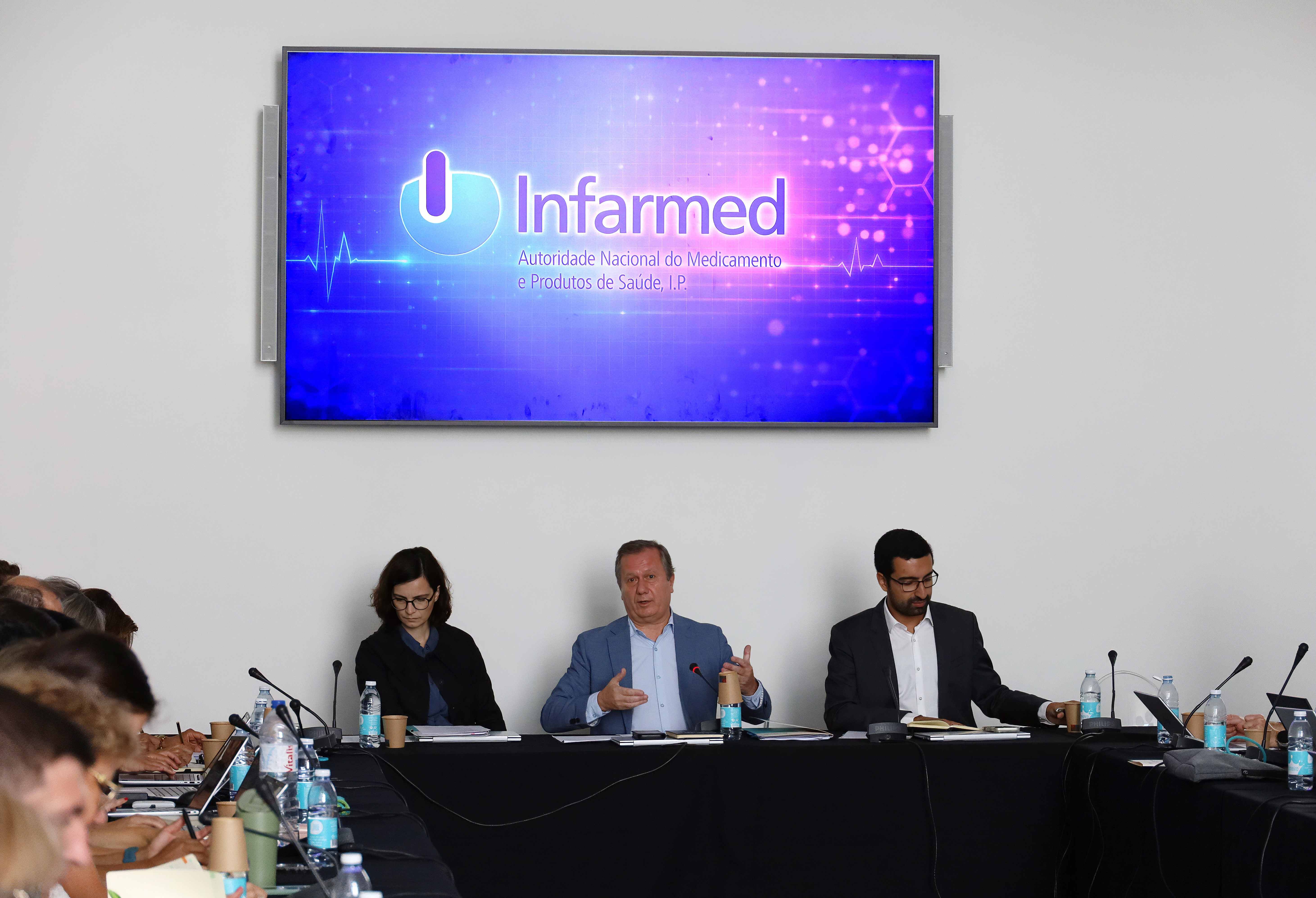 Conselho Diretivo do Infarmed durante a reunião de 7 de setembro