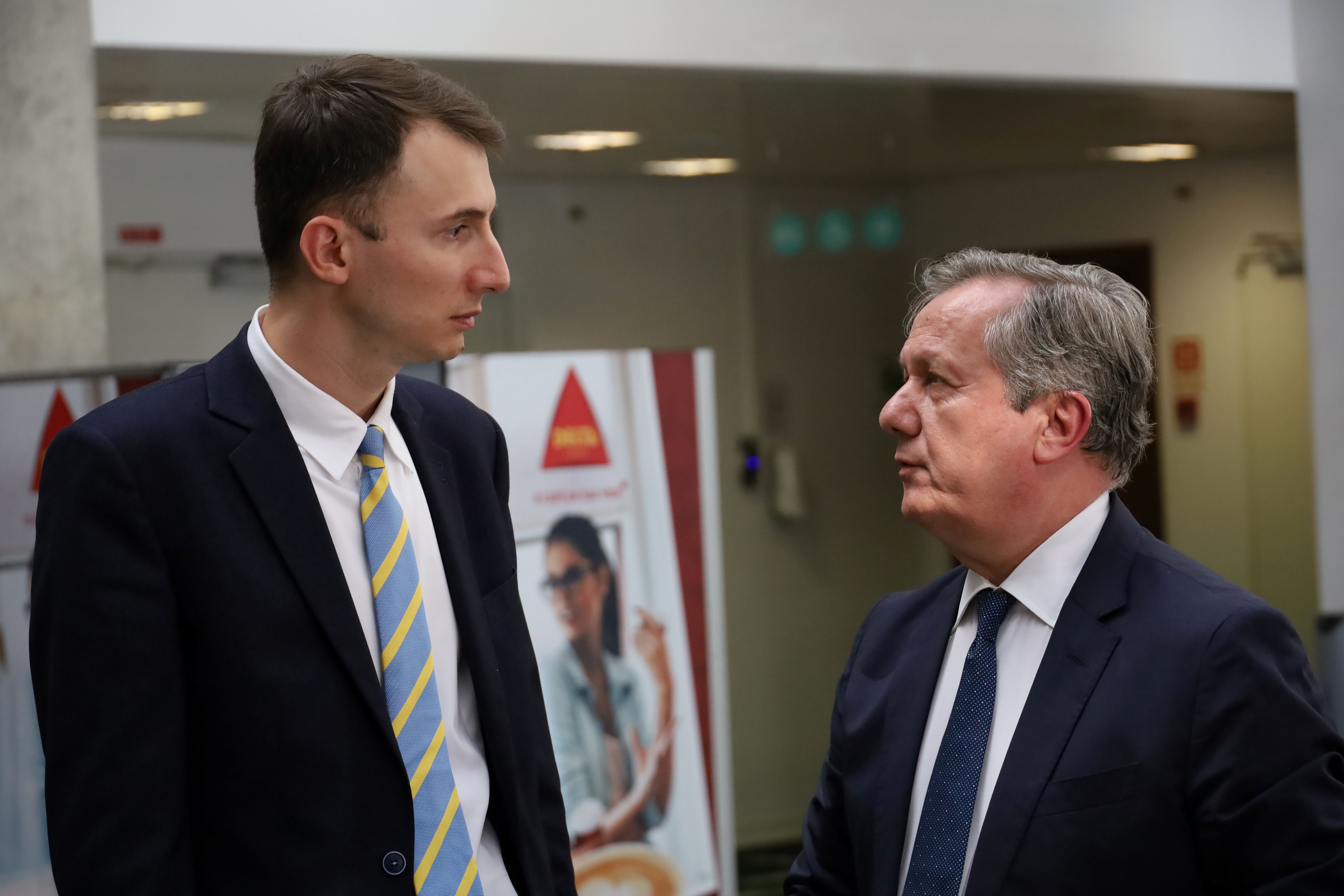 Edem Adamanov e Rui Santos Ivo durante a visita da SECMOH ao Infarmed