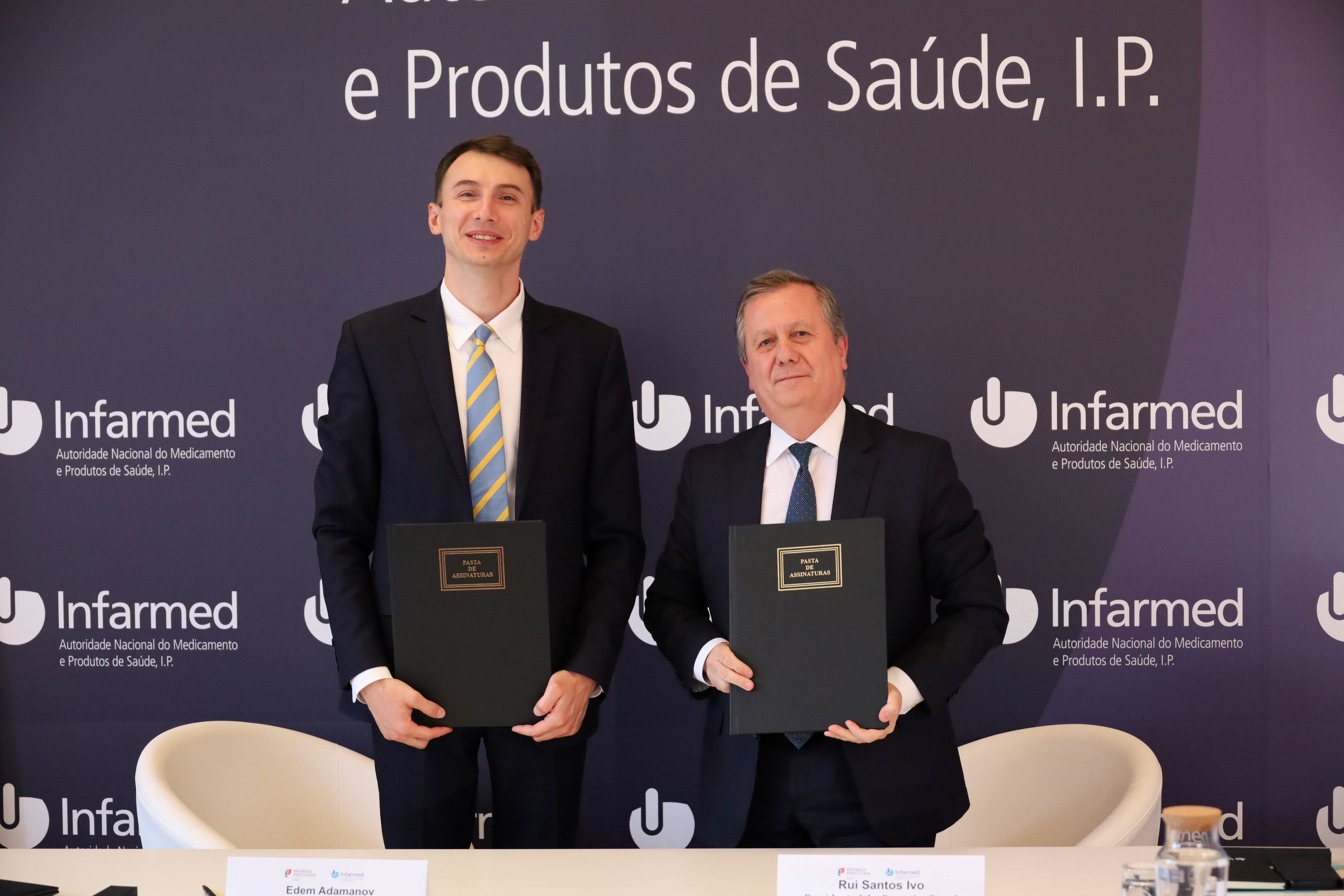 Edem Adamanov e Rui Santos Ivo na assinatura do memorando de entendimento com a SECMOH