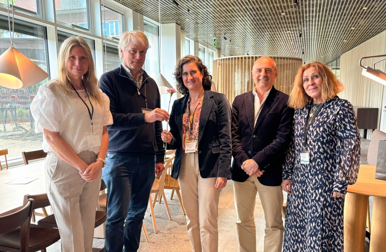 Ulrika Bäckman e Pontus Aspenström, coordenadora e diretor do Programa EATRIS na Suécia, com Cláudia Faria, diretora do Programa EATRIS em Portugal, Carlos Alves, vice-presidente do Infarmed, e Helena Baião, coordenadora do Programa EATRIS em Portugal