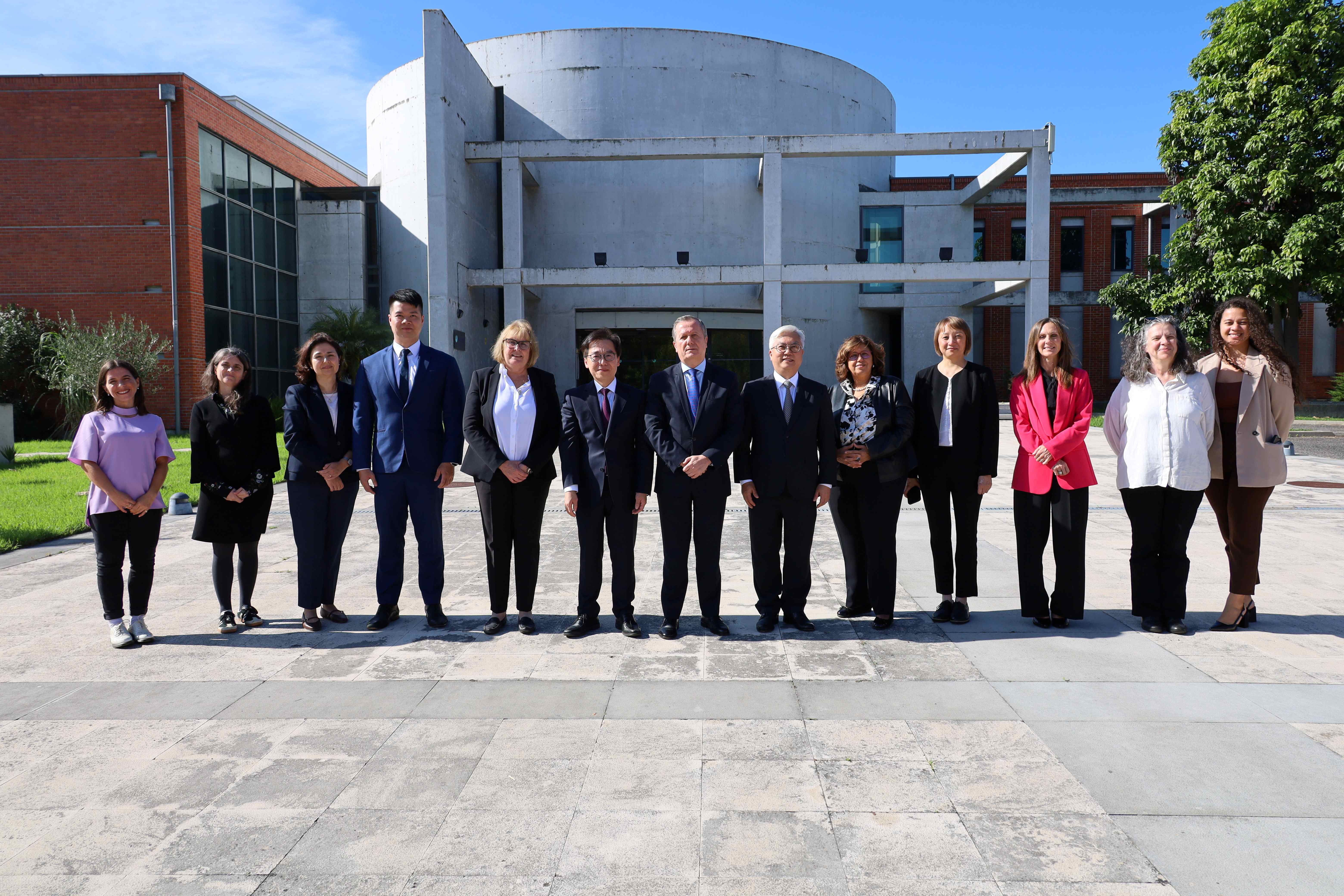 Foto de grupo da visita da ISAF ao Infarmed