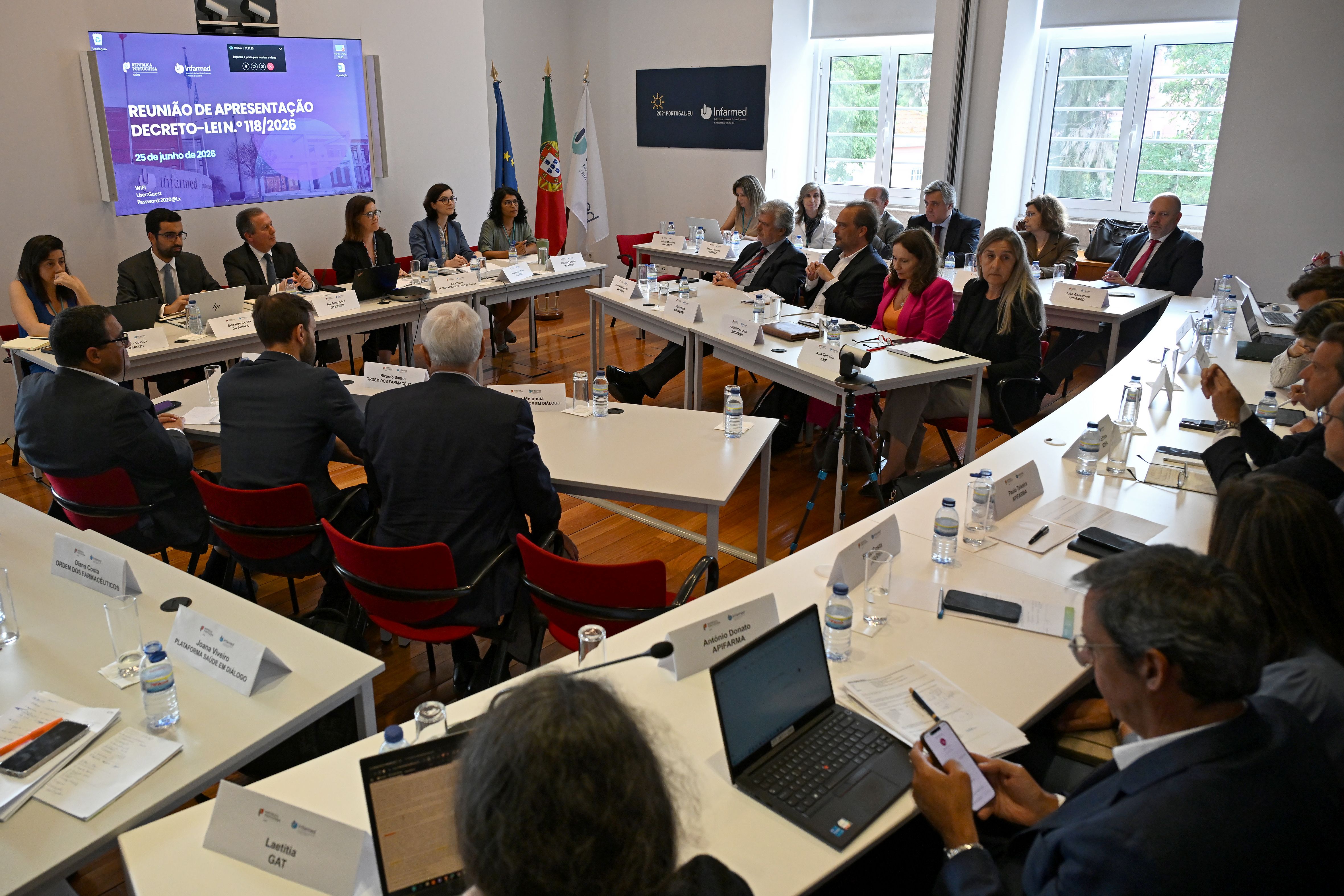 Fotografia da sessão de apresentação da revisão do SiNATS
