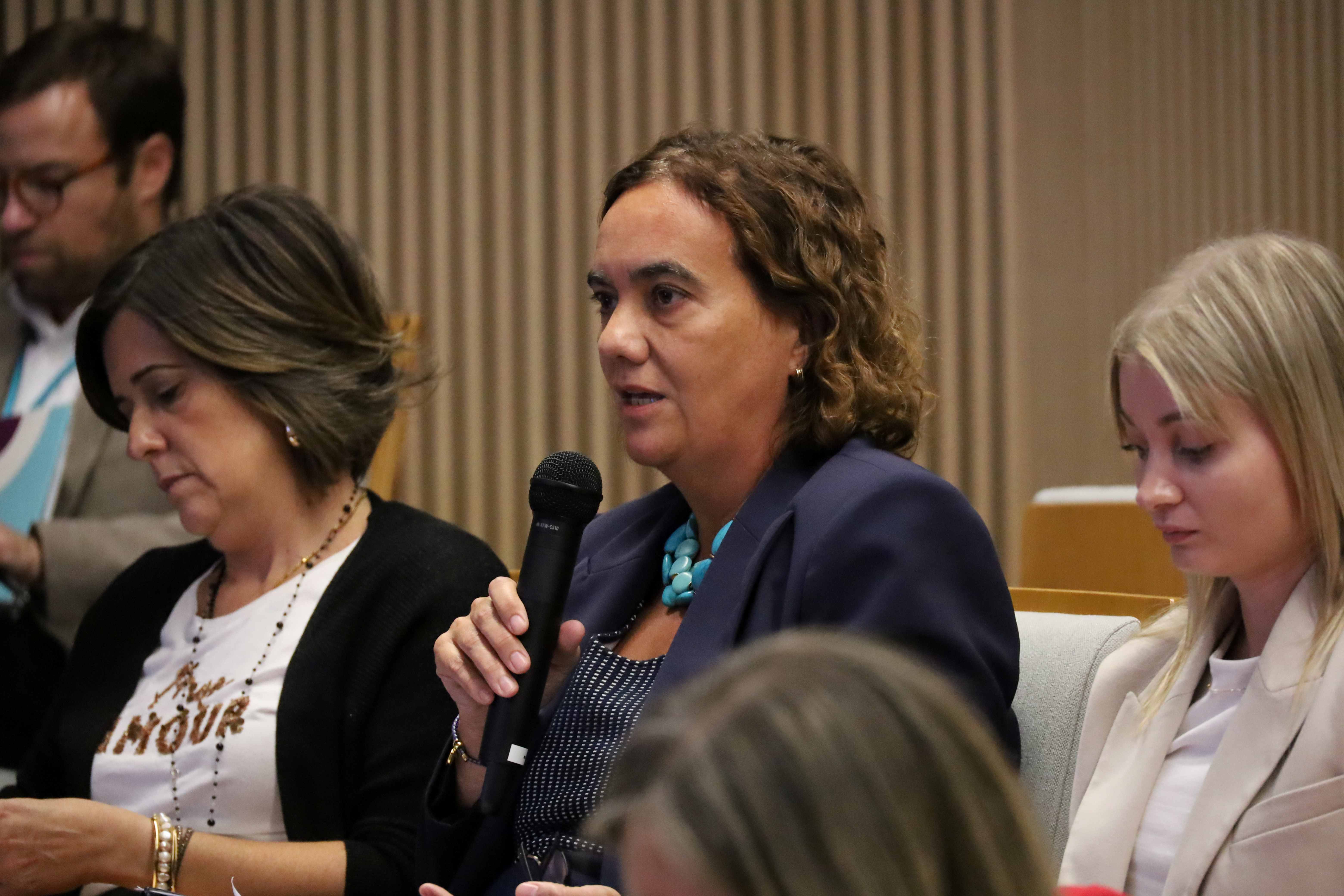 Margarida Ornelas, presidente do IPO de Coimbra, durante a reunião no Infarmed