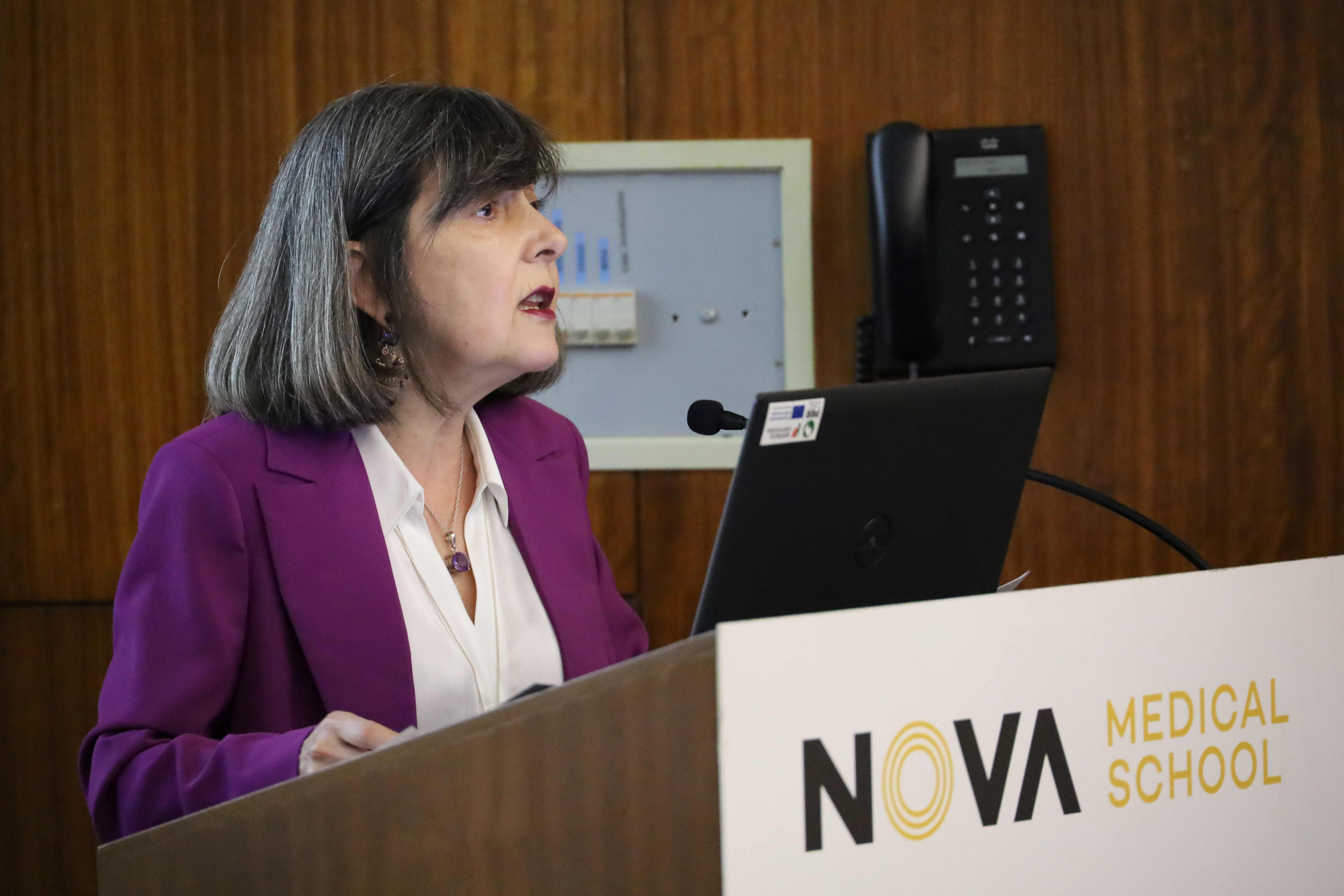 Maria do Céu Patrão Neves na abertura da sessão conjunta sobre o uso off-label de medicamentos