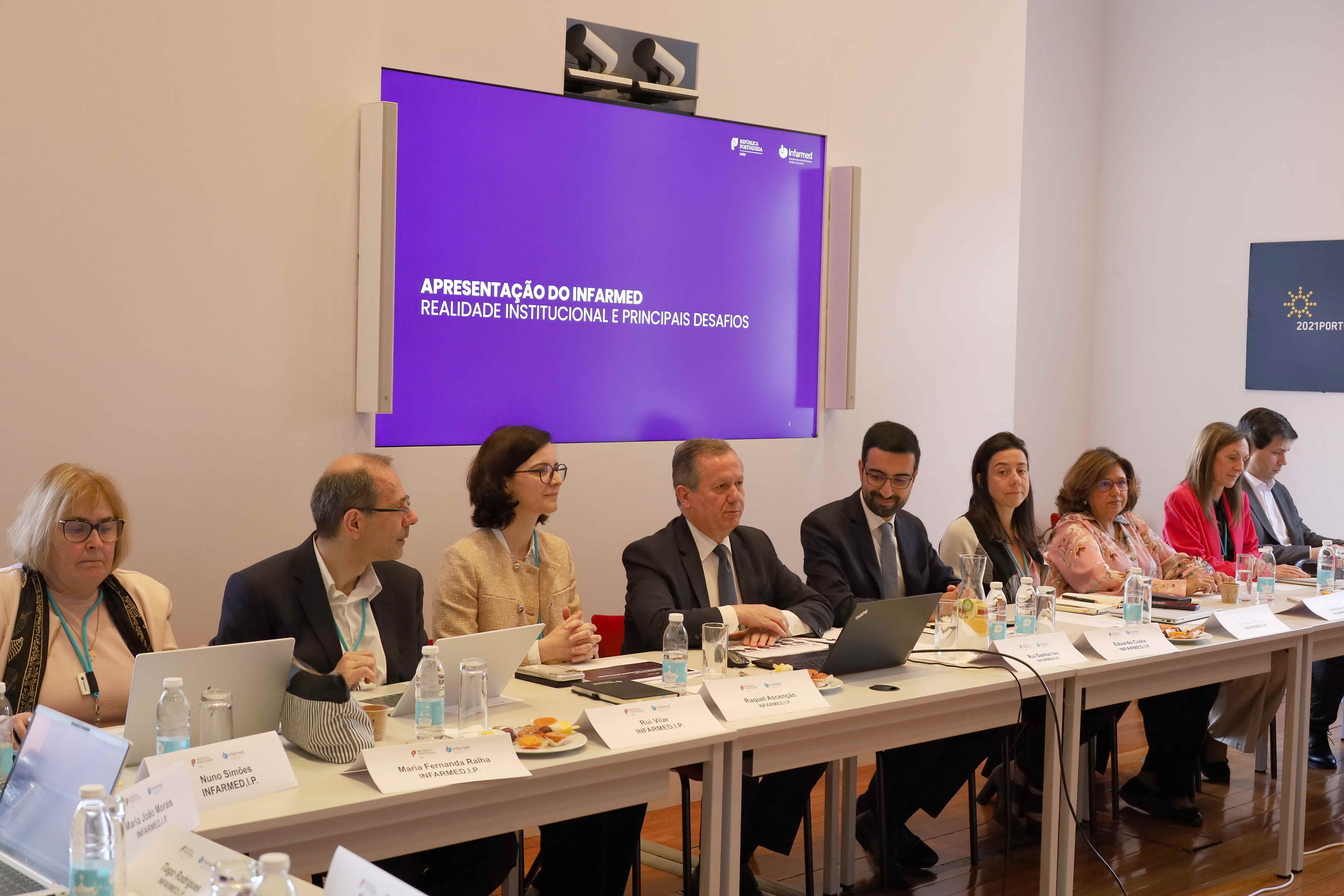 Membros do Conselho Diretivo do Infarmed durante a reunião com a Comissão de Saúde