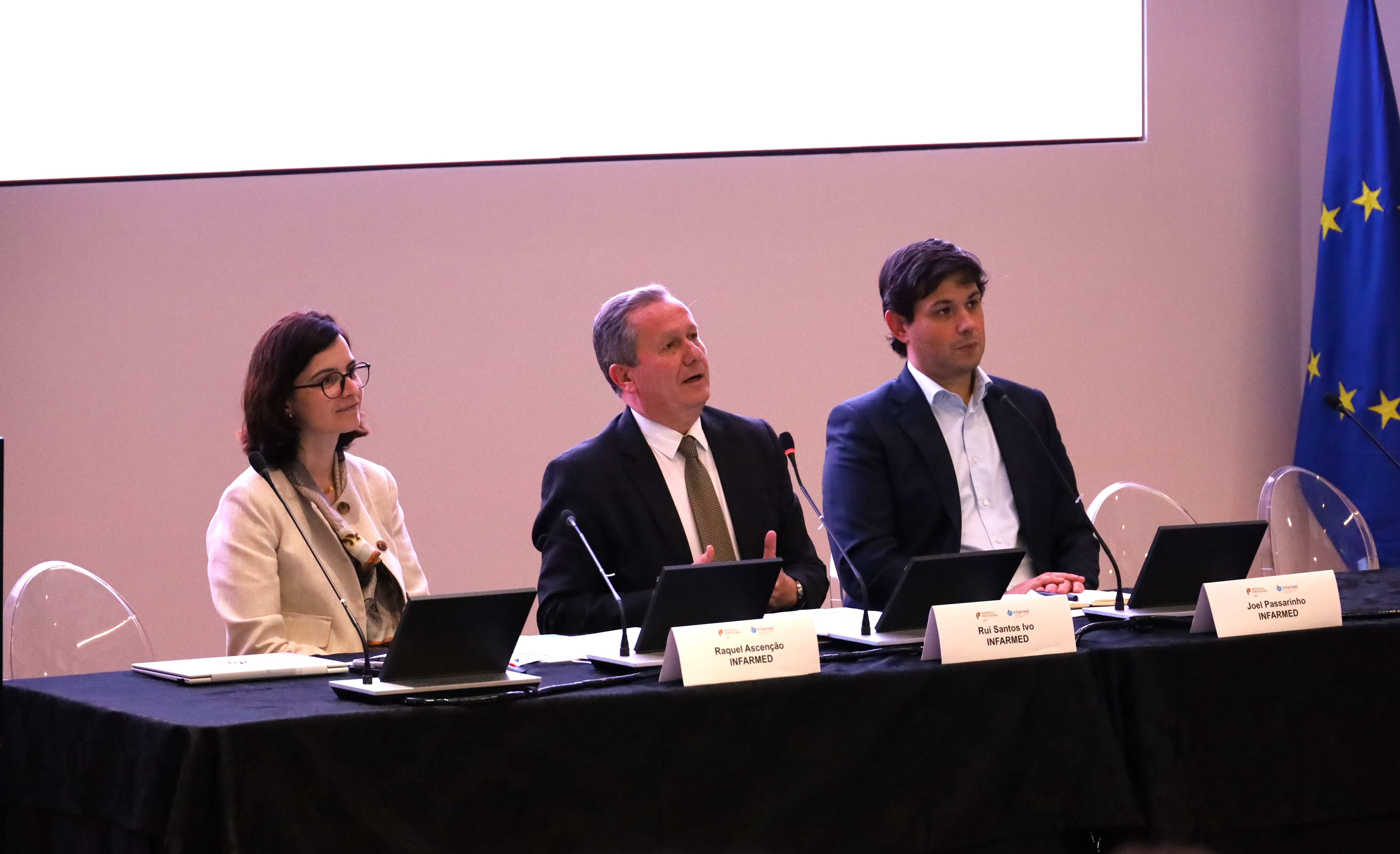 Raquel Ascenção, Rui Santos Ivo e Joel Passarinho durante a reunião com as ULS e IPO