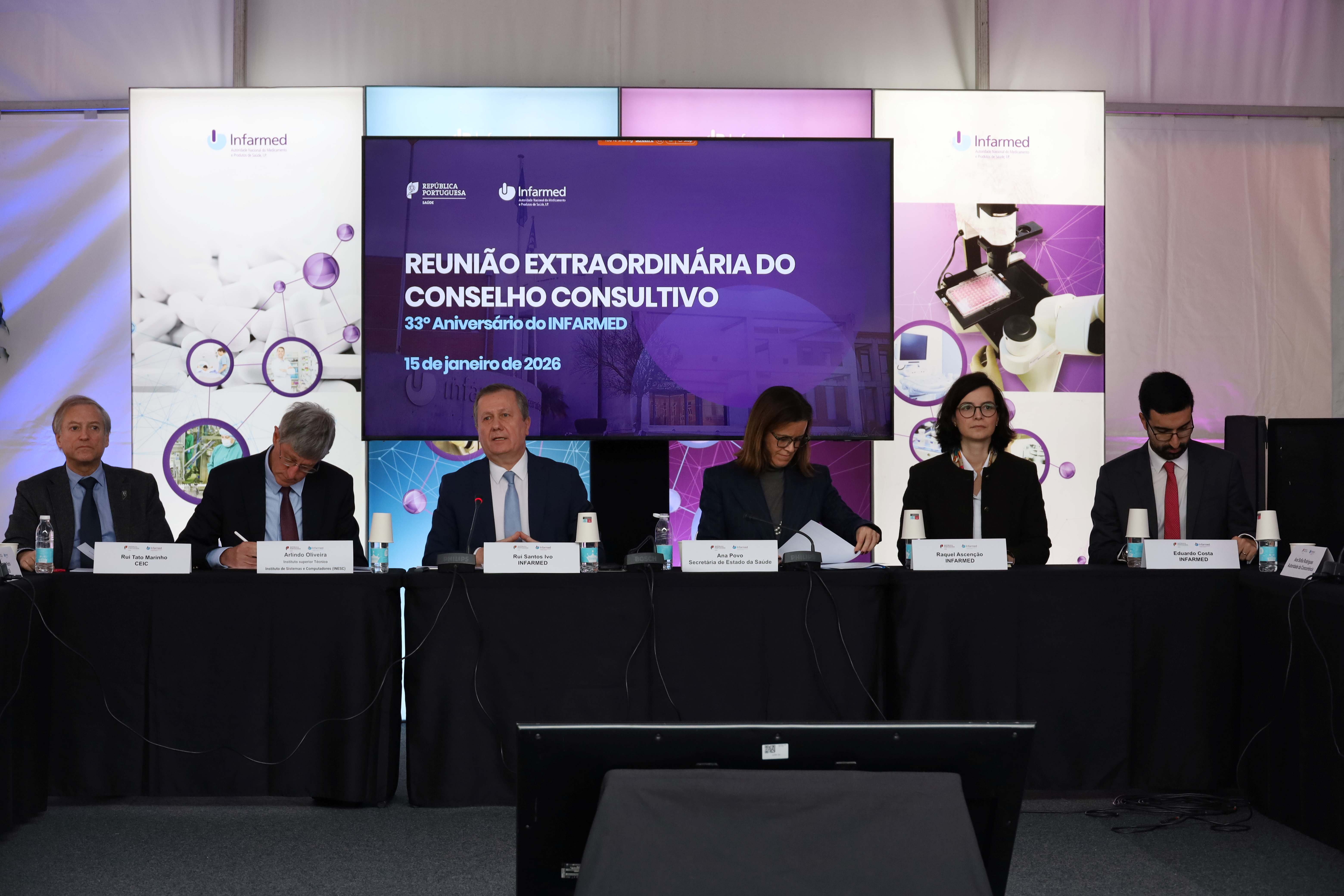 Reunião do Conselho Consultivo do Infarmed no dia em que a instituição assinala 33 anos