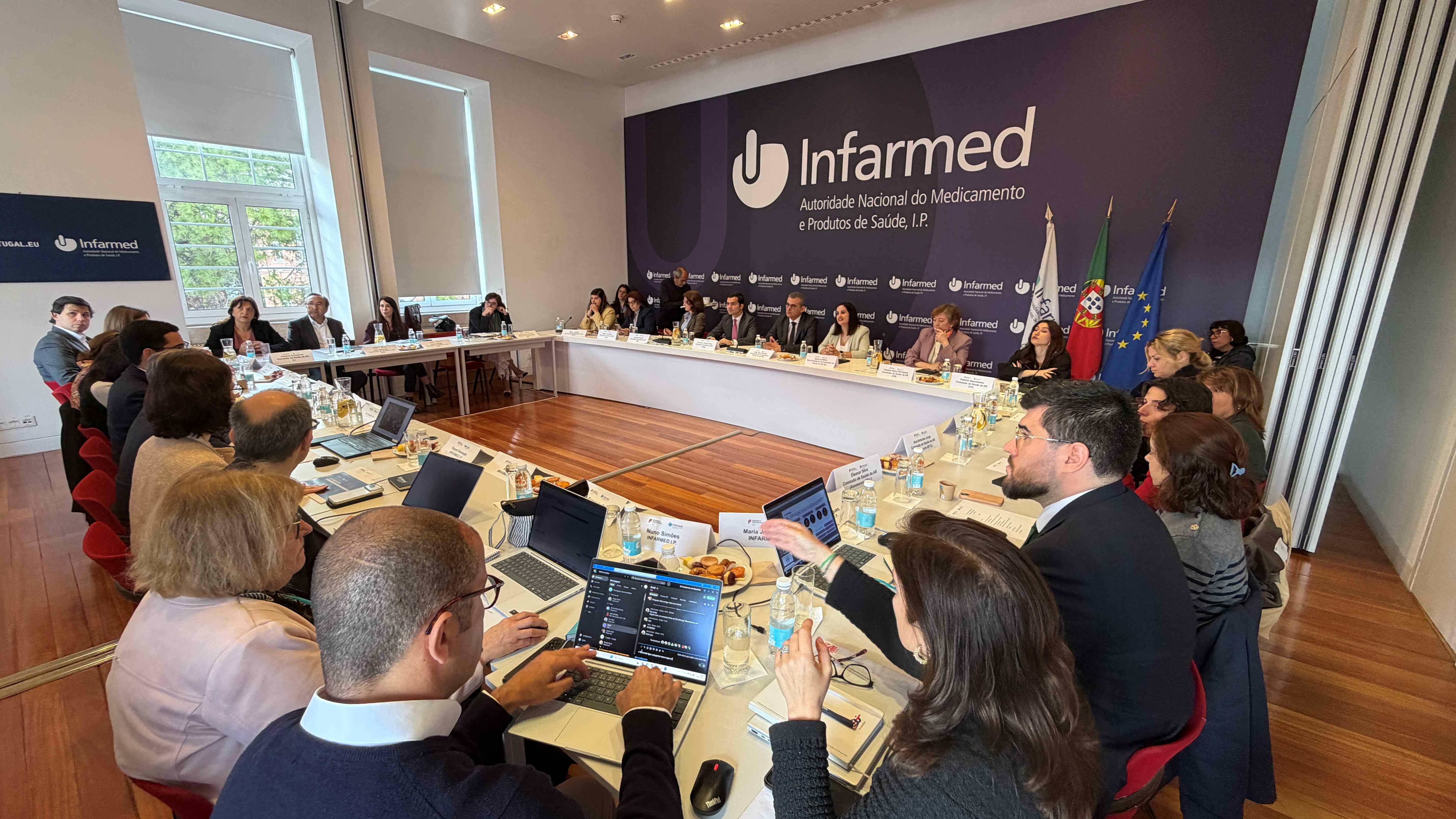 Reunião entre membros da Comissão de Saúde com altos quadros do Infarmed