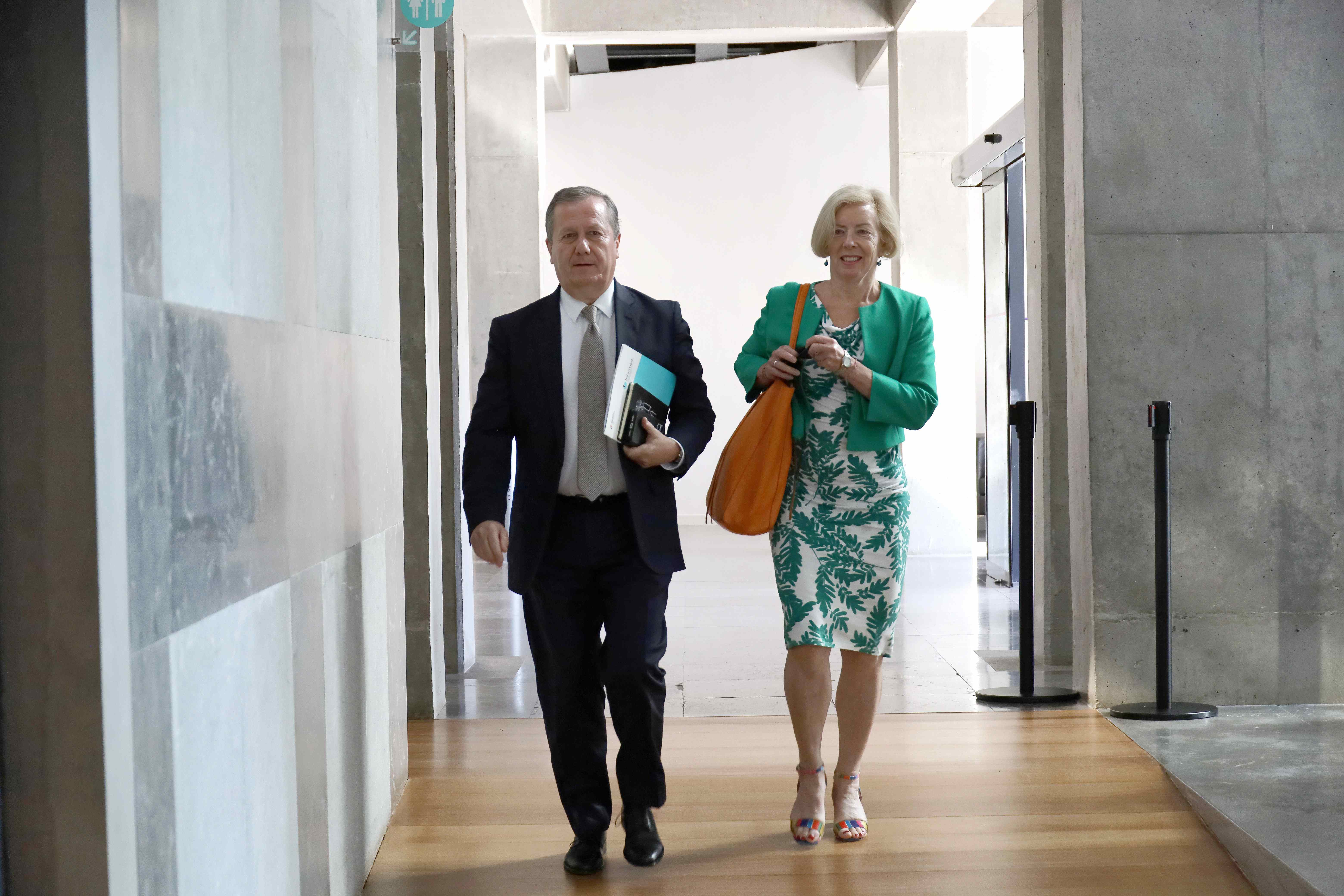 Rui Santos Ivo, Presidente do Infarmed, e Emer Cooke, Diretora Executiva da EMA